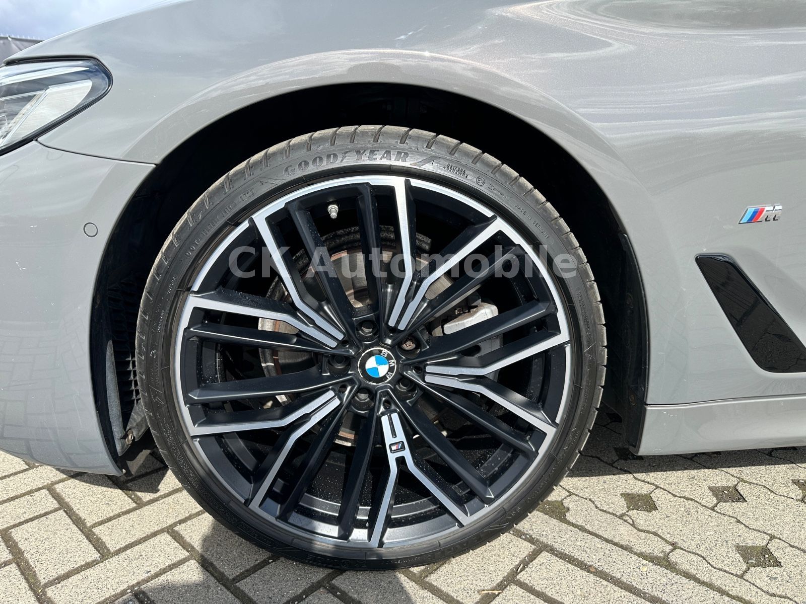 Fahrzeugabbildung BMW 520d xDrive M-Sport/Navi/Head-Up/LED/ACC/Kam.
