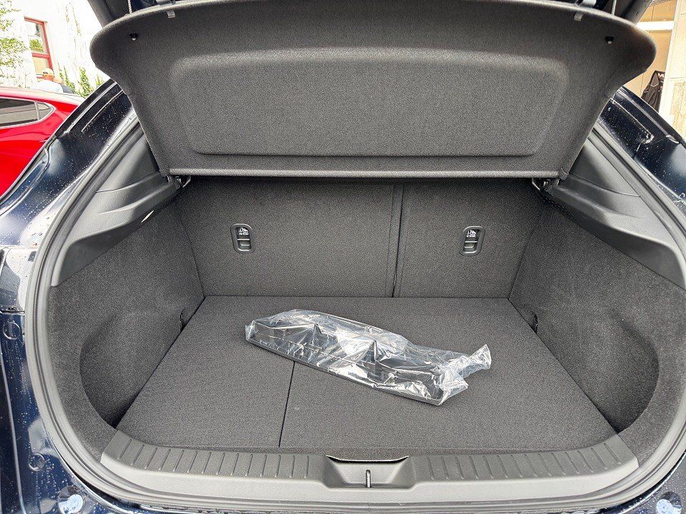 Fahrzeugabbildung Mazda CX-30 2.0i X 186PS A/T Takumi SUNR WLOP