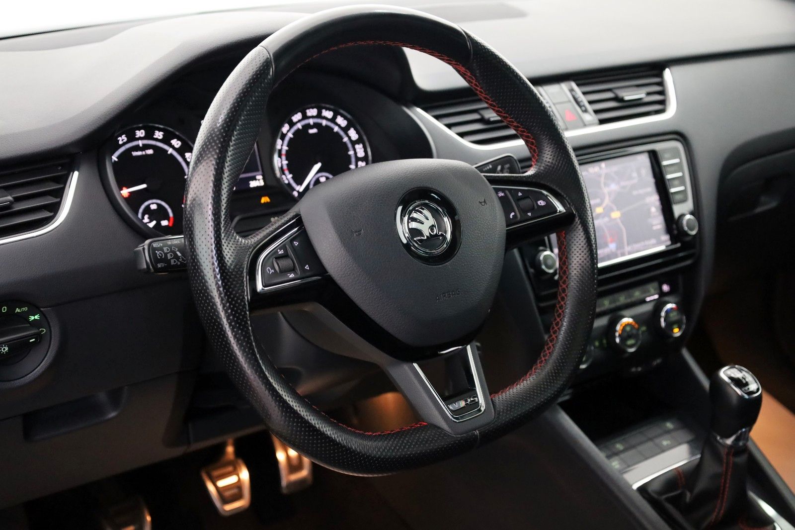 Fahrzeugabbildung SKODA Octavia Lim. RS,Leder,Navi,Bi-Xenon,SH,Panorama