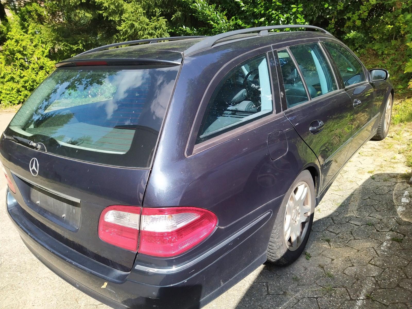 Mercedes-Benz E220 2004 — photo 10