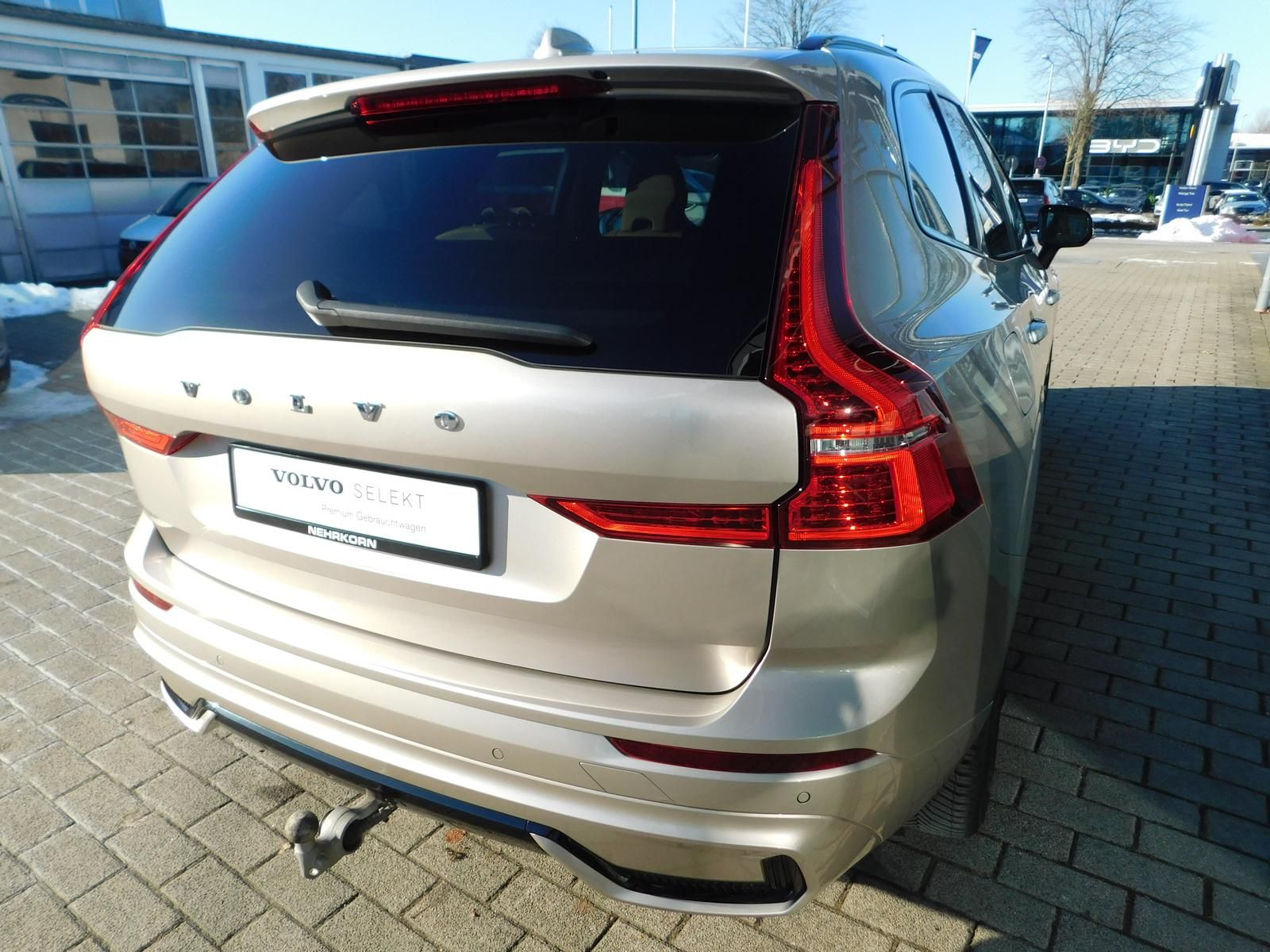 Fahrzeugabbildung Volvo XC60 B5 B AWD Plus Dark "Panoramadach, AHK"
