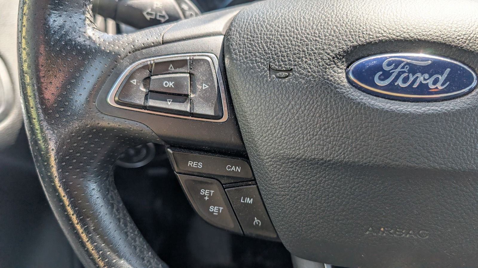 Fahrzeugabbildung Ford Focus Turnier 1.0 eco Boost * beh. FS * SHZ * PD
