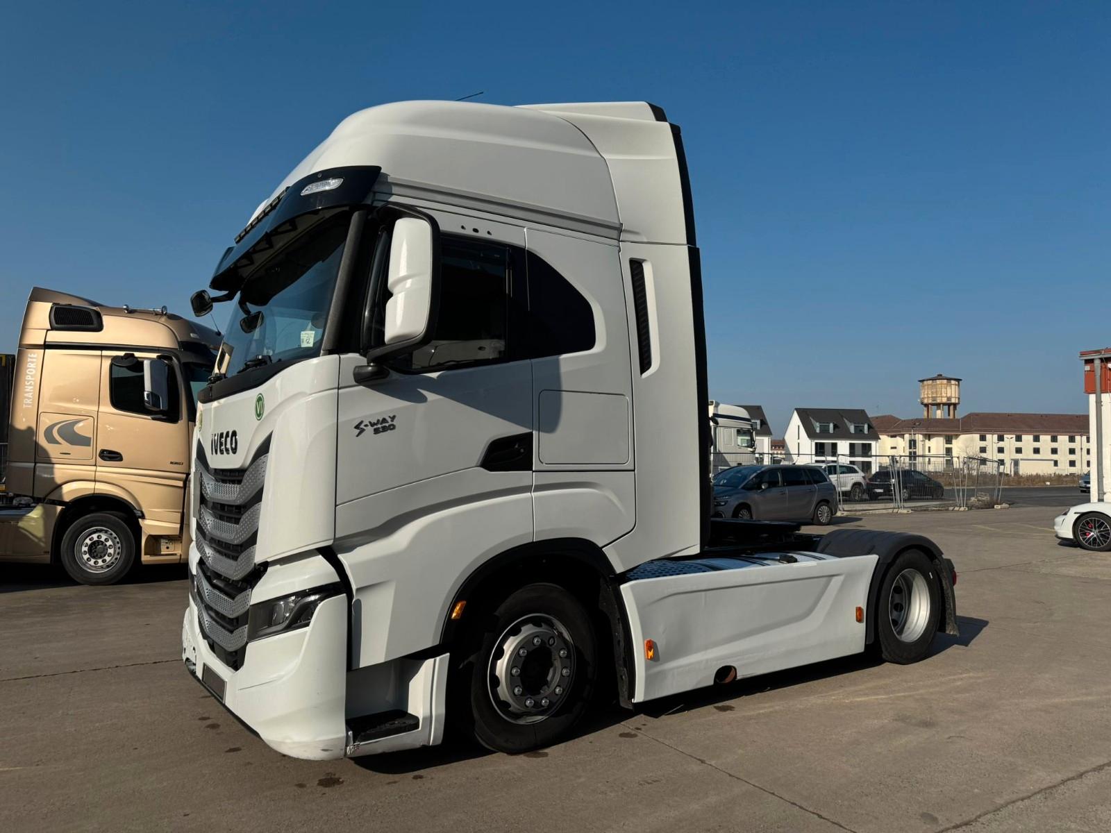 Iveco S-WAY 530 * RETARDER * 2 X TANK * ACC * WENIG KM