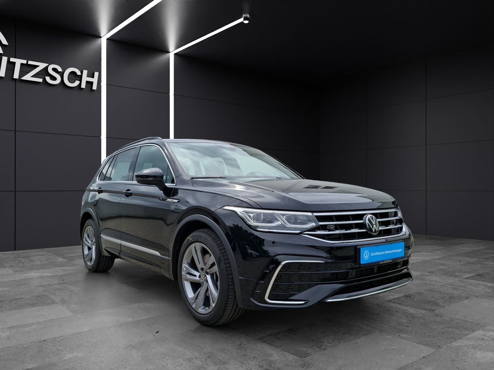 Fahrzeugabbildung Volkswagen Tiguan TSI R-Line 4M DSG Matrix AHK Navi Pano AI