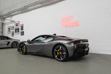 2022 Ferrari SF90 照片 2