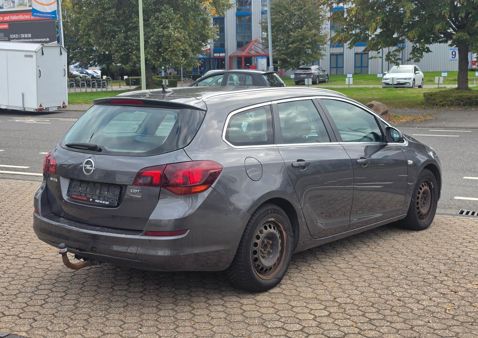 Opel Astra 2011 — photo 6