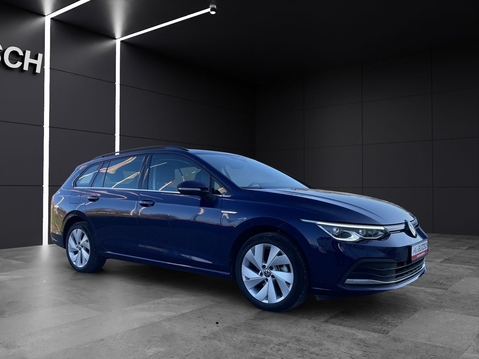 Fahrzeugabbildung Volkswagen Golf VIII Variant Style TSI LED+ ACC SH RearView