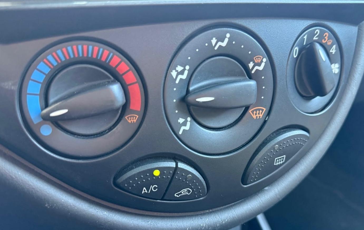 Ford Focus 2004 — photo 13