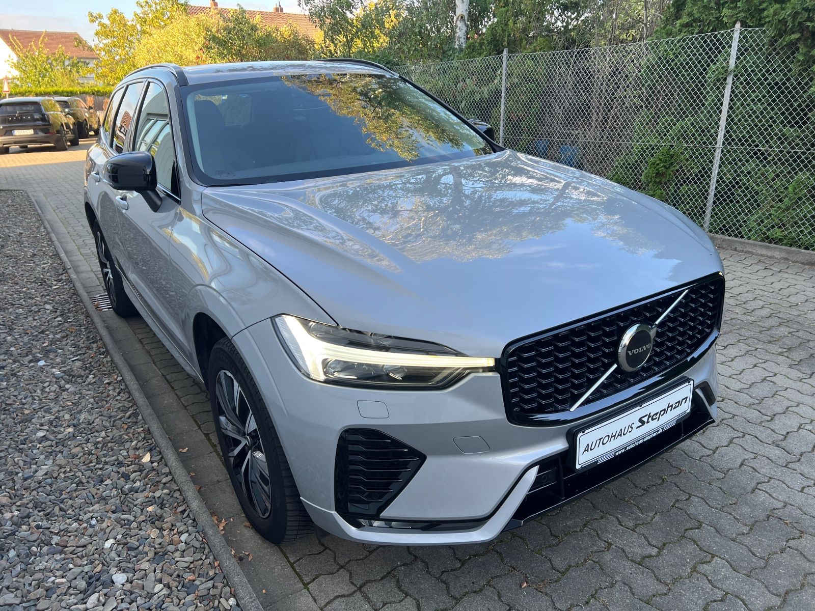 Volvo XC60 B4 Diesel Automatik AWD Plus Dark AHK foto 3