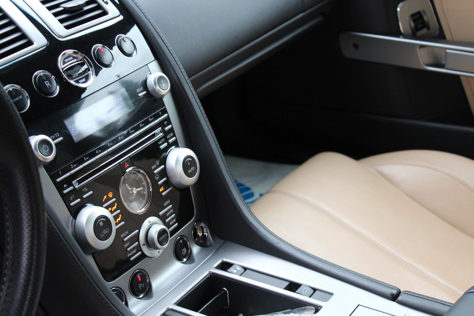 V8 Vantage Roadster 4.7l Sportshift Schön!