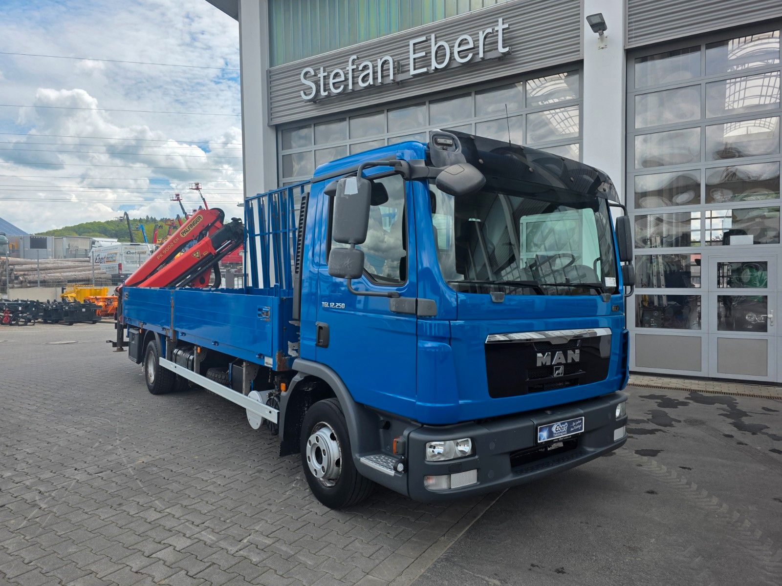 Fahrzeugabbildung MAN TGL 12.250 BL Glasreff Palfinger PK 9002EH Funk