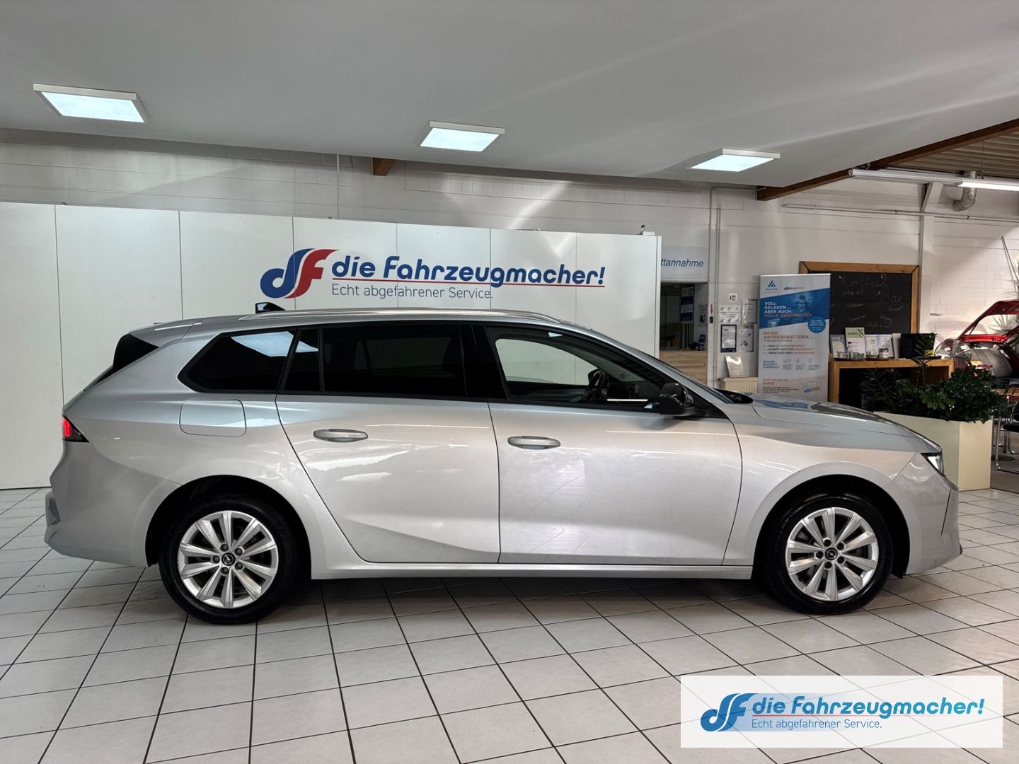 Fahrzeugabbildung Opel Astra L Sports Tourer Elegance 1.5 D EU6e Navi L