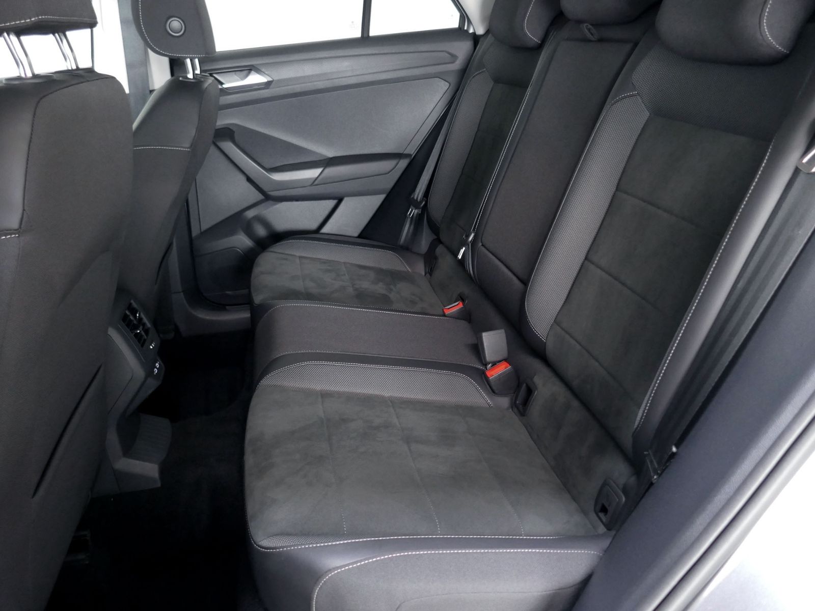 Fahrzeugabbildung Volkswagen T-Roc Style 1.5 TSI DSG | LED AHK PDC ACC