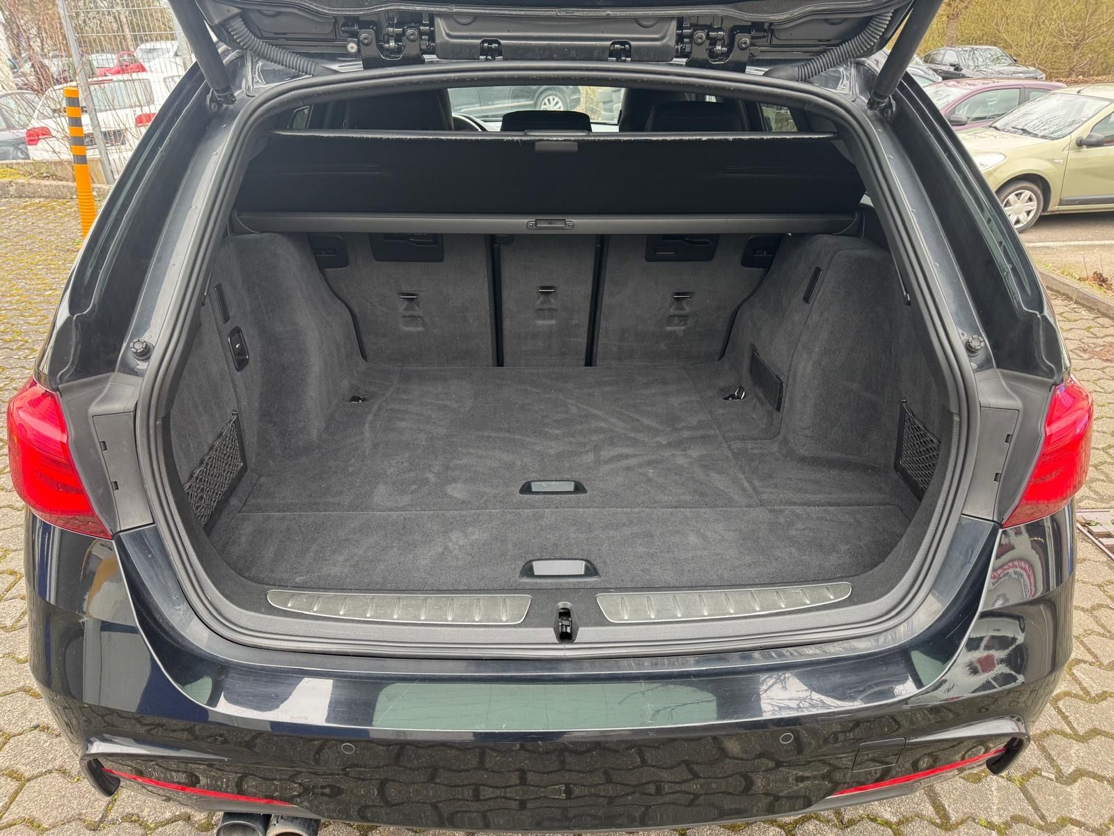 Fahrzeugabbildung BMW 330 3 Touring xDrive M Sport Shadow Line Leder