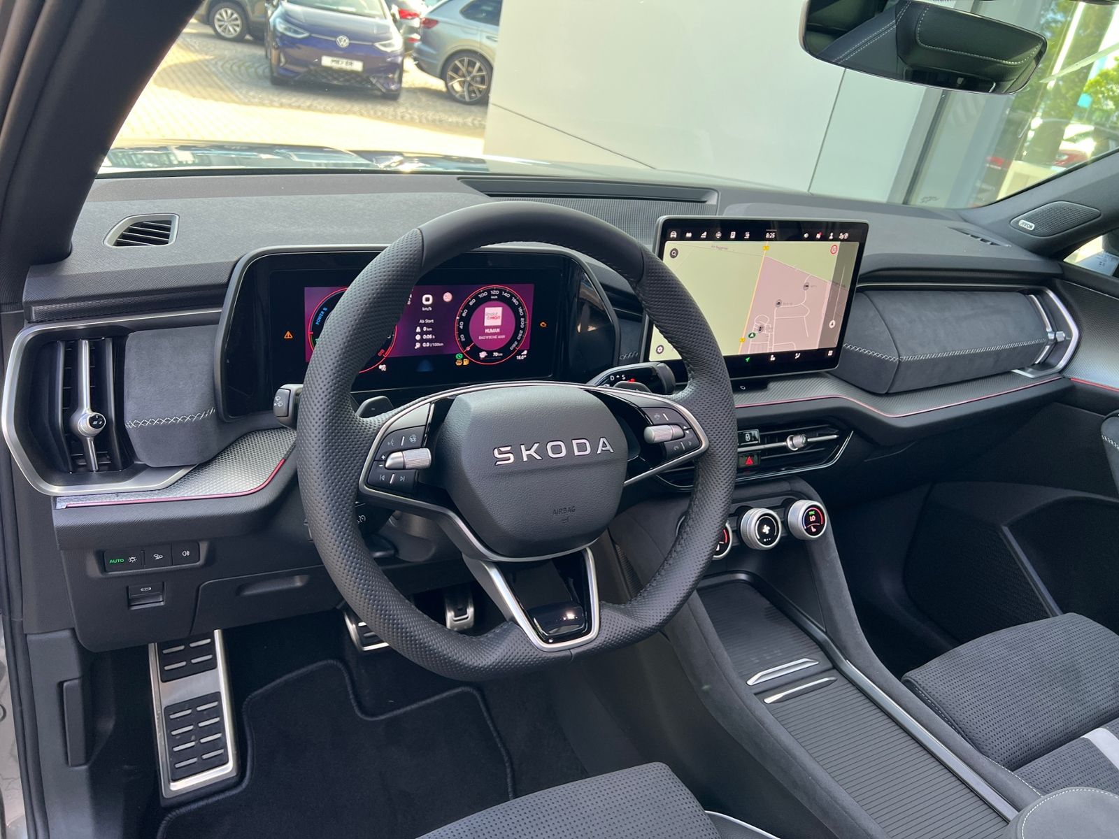 Fahrzeugabbildung SKODA Kodiaq Sportline 1.5 TSI IV DSG *LED, AHK, Navi,