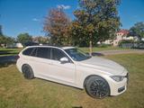 BMW 320d xDrive Touring AHK M Performance KIT Leder  - BMW 320: 320d Performance