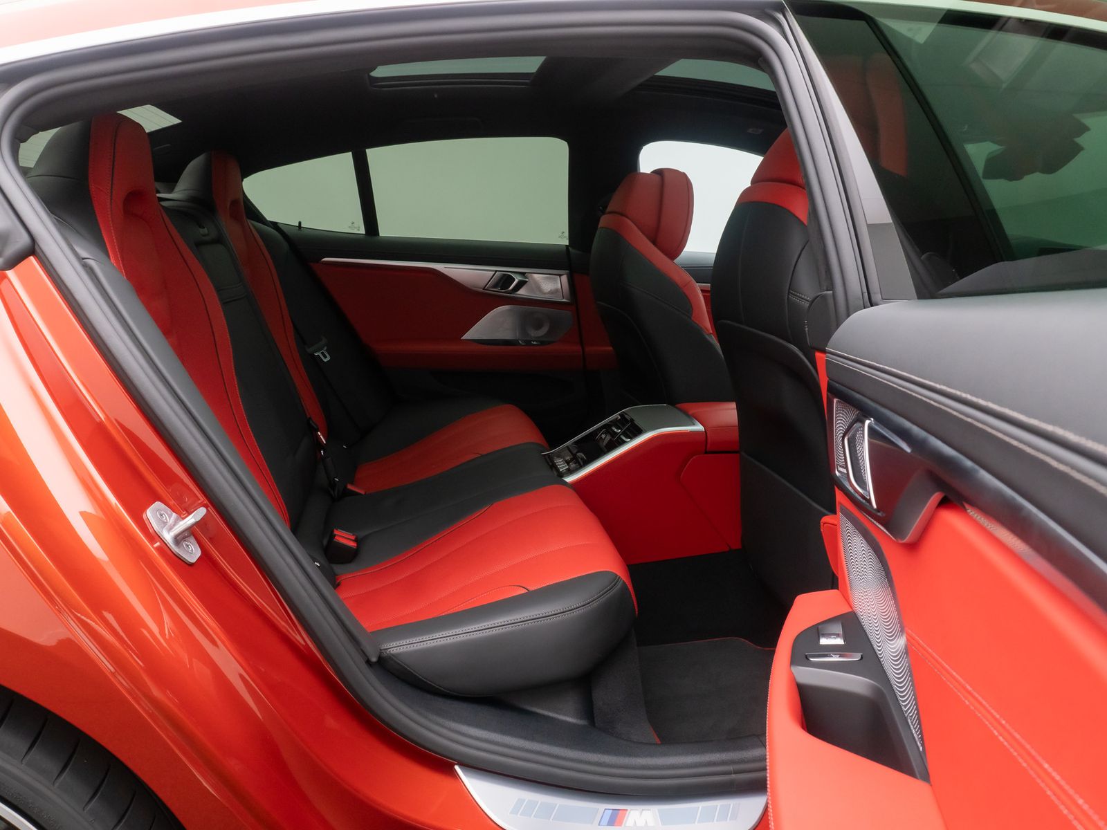 Fahrzeugabbildung BMW M850i xD Gran Coup&eacute; Panorama Individual B&W Voll