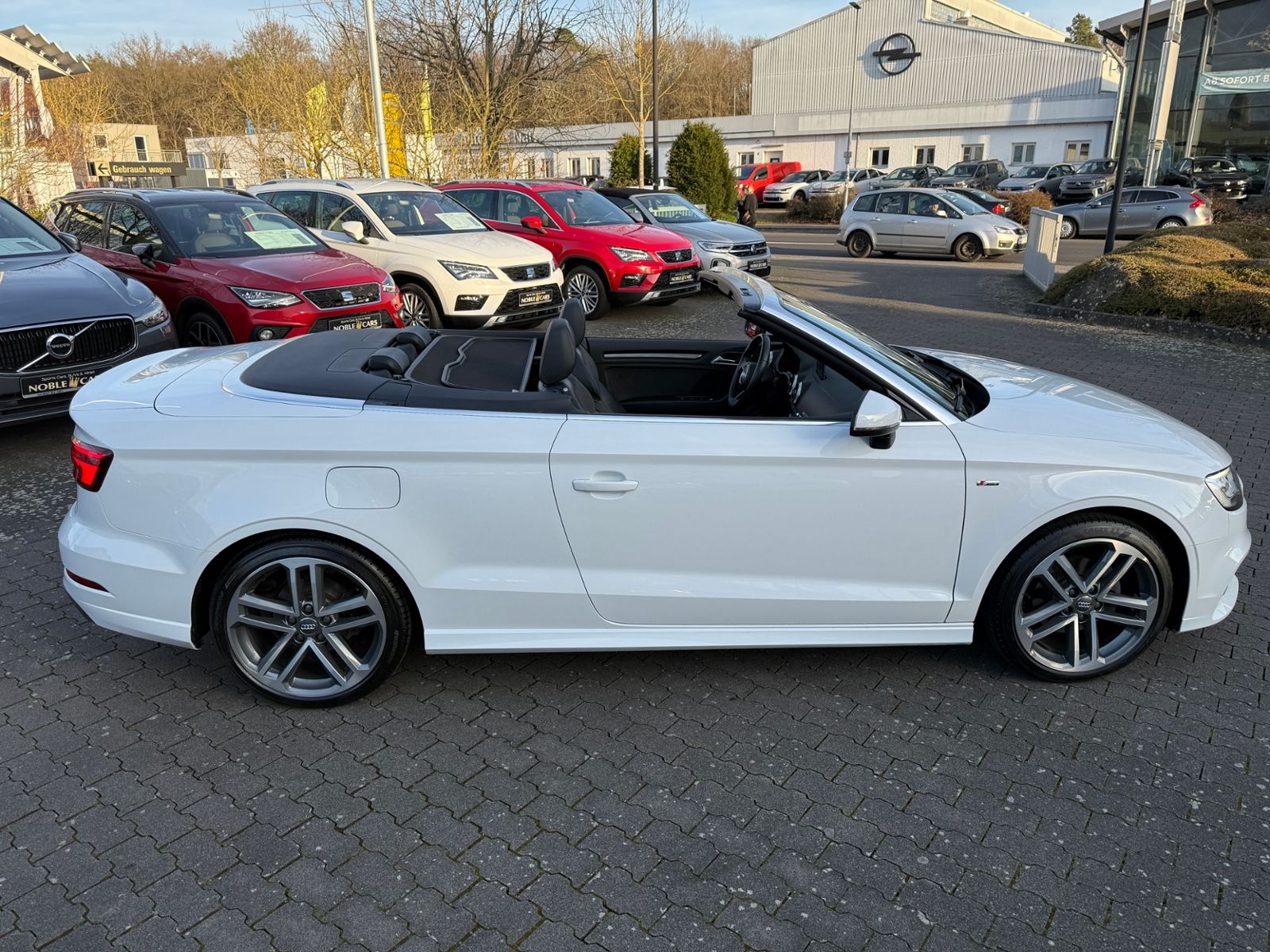 Fahrzeugabbildung Audi A3 Cabriolet 35 TFSI S line B&O ACC LED