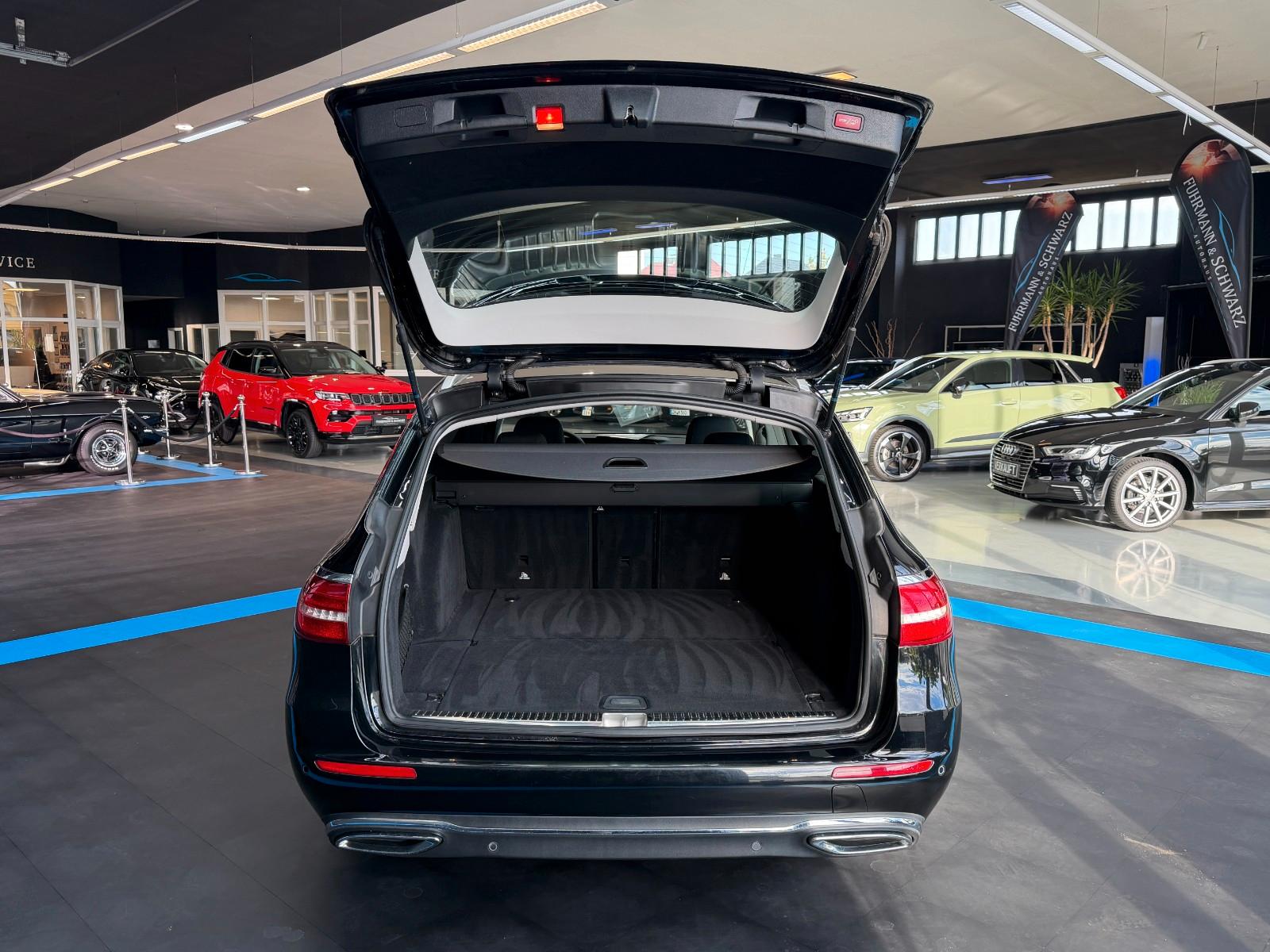 Mercedes-Benz E220d4Matic T9G-TRONIC+Burmester+ACC+LED+Rückfk.