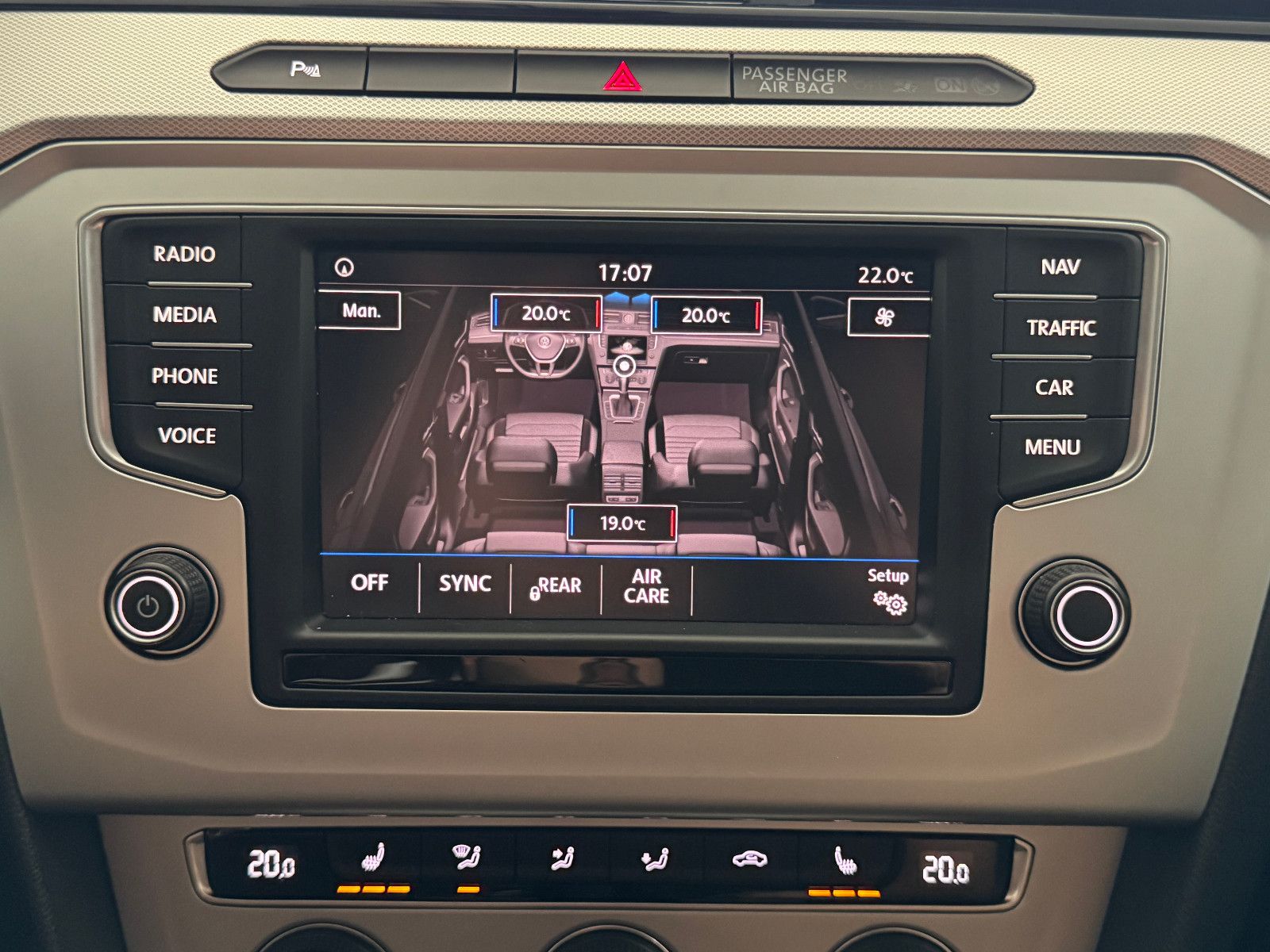 Fahrzeugabbildung Volkswagen Passat 2.0 TDI DSG COMFORTLINE NAVI LED AHK ACC