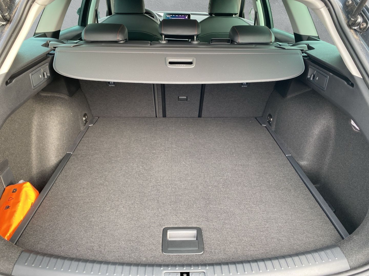 Fahrzeugabbildung SEAT Leon Sportstourer FR 2.0 TDI EU6d Navi digitales