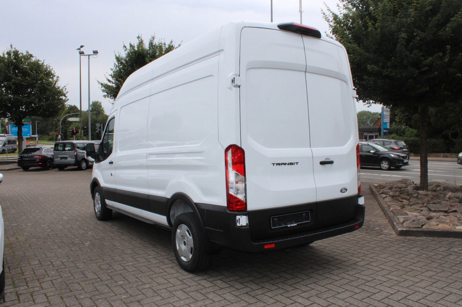 Fahrzeugabbildung Ford Transit L3 H2 LKW Kasten HOCHDACH KLIMA AHK CAM