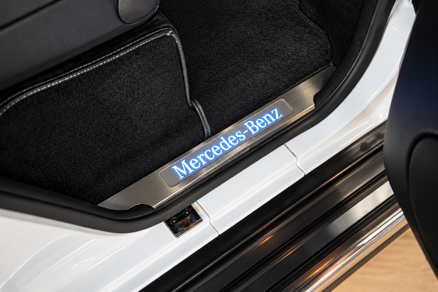 Fahrzeugabbildung Mercedes-Benz G 350 d*AMG*S-Dach*HarmanKardon*Memory*Sitzklima