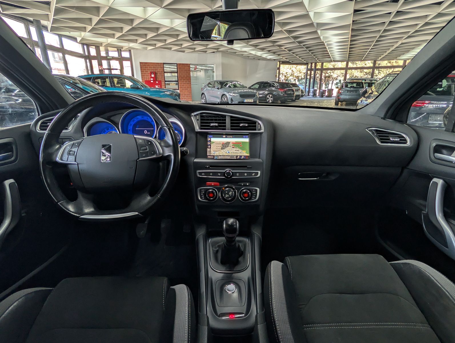 Fahrzeugabbildung DS Automobiles DS4 1.2 PureTech Basis MFL KAM TEMP SHZ PDC ALU1