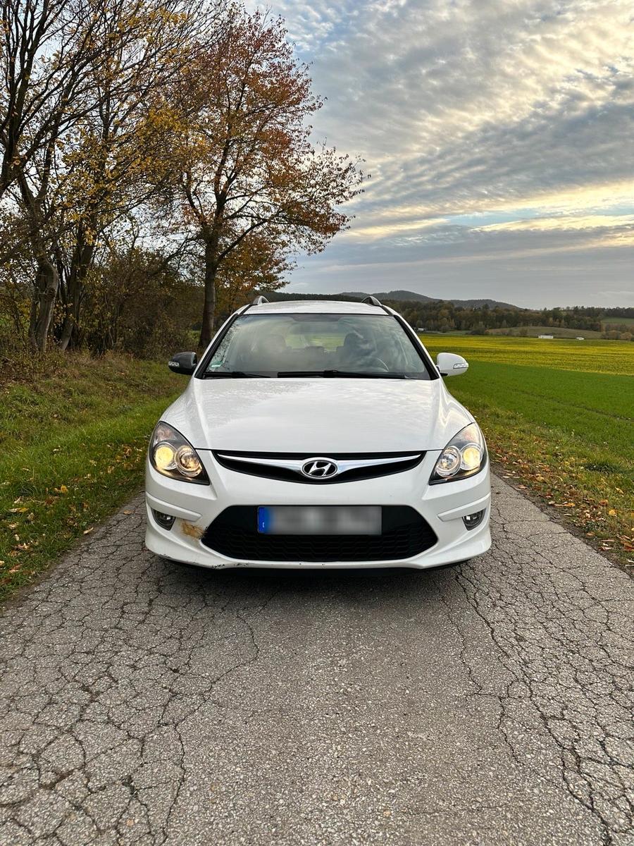 Hyundai i30 2012 — rear view