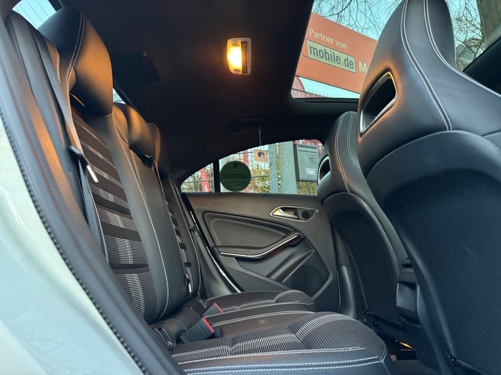 Fahrzeugabbildung Mercedes-Benz CLA 180*PANO*LED*CARPLAY*CAM*NAVI