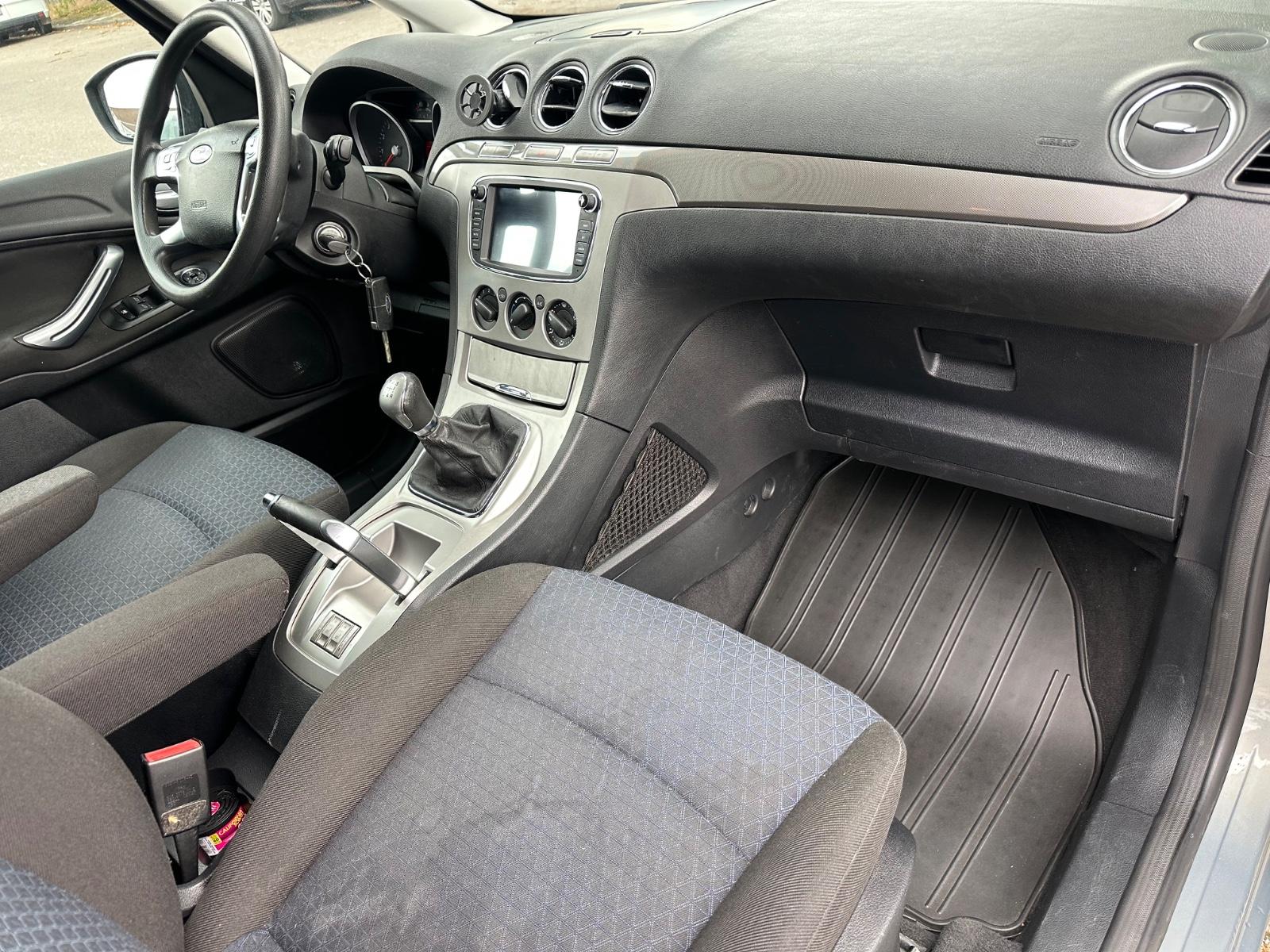 Ford Galaxy 2009 — photo 8