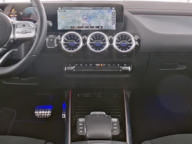 Fahrzeugabbildung Mercedes-Benz EQA 300 4M AMG Advanced Kamera LED Augm.Reality