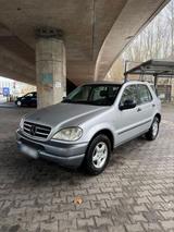 Mercedes-Benz Mercedes ML 320 4MATIC  Leder | AHK | TÜV... - Mercedes-Benz ML 320 in Mainz