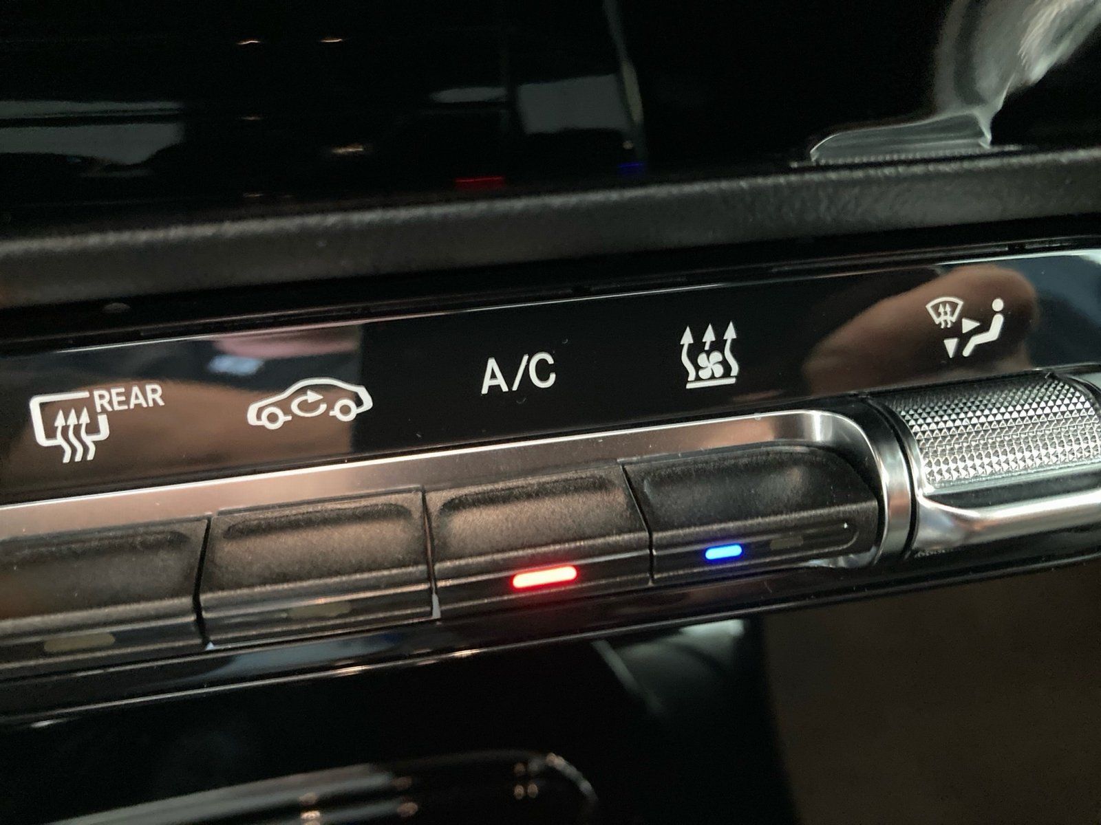 Fahrzeugabbildung Mercedes-Benz CLA 200 AMG Adv.*Pano*STDHZG*LED*Kamera*Carpaly*