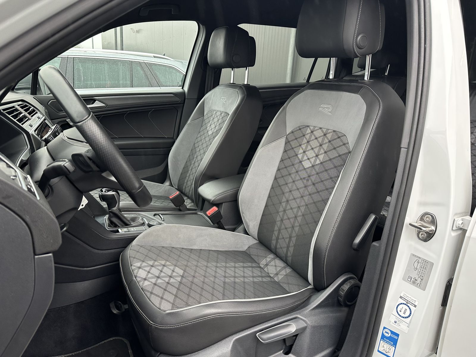 Fahrzeugabbildung Volkswagen Tiguan Allspace R-Line 4M NAV+LED+HEAD-UP+AHK+VC