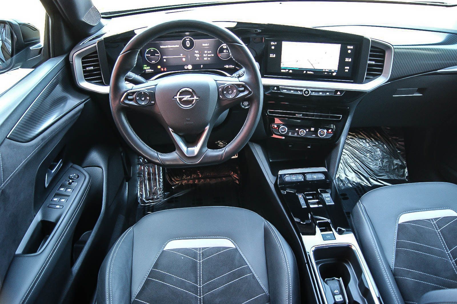 Fahrzeugabbildung Opel Mokka e Ultimate LED ALCANTARA 180° KAMERA SIHZG