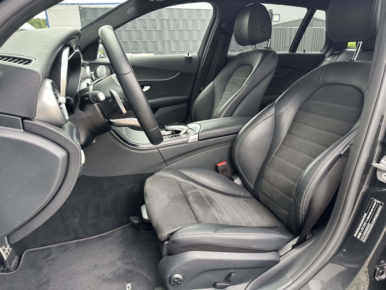 Fahrzeugabbildung Mercedes-Benz C 200 T AMG-Line NAV+LED+AHK+BURMESTER+DISTRONIC