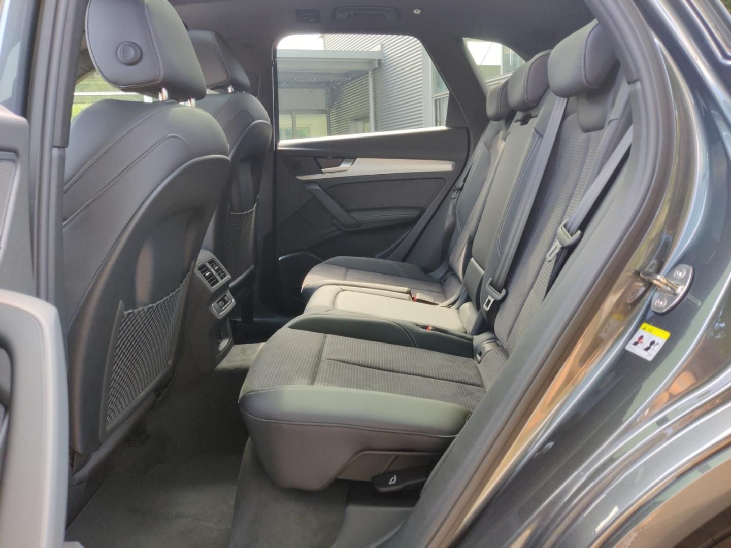 Fahrzeugabbildung Audi Q5 SUV S line business 40 TDI quattro, Matrix, T
