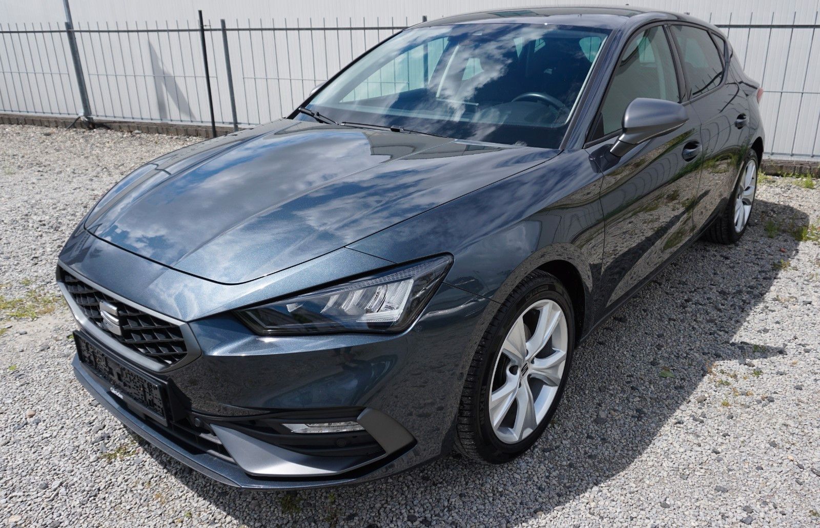 Fahrzeugabbildung SEAT Leon FR, SEAT Garantie, Navi, Sportfahrwerk, LED