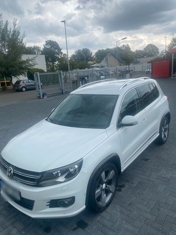 Volkswagen VW Tiguan 2L Diesel mit R-Line Paket.