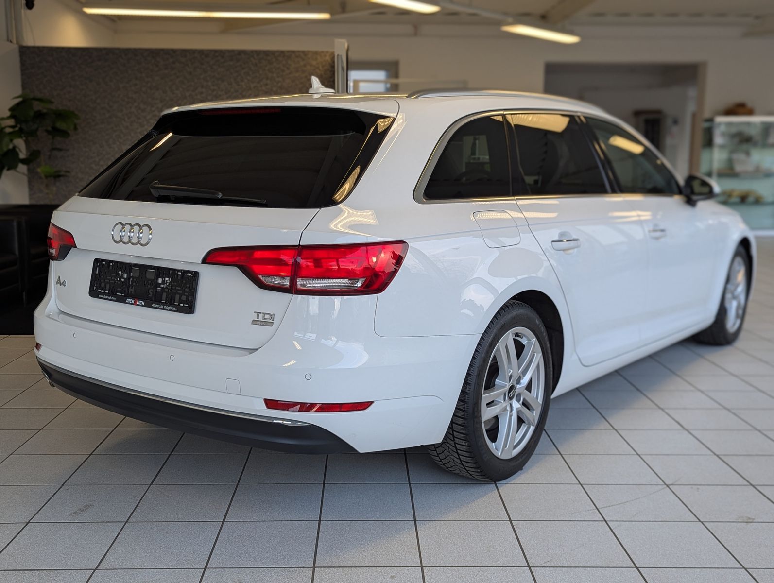 AUDI A4 2.0 TDI design ultra Sport-Fahrwerk Alcantara - Image 5