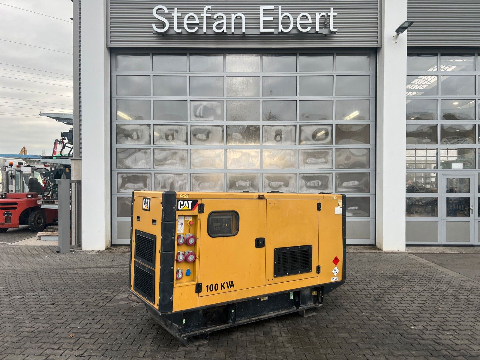 Fahrzeugabbildung CAT DE110E3 Stromerzeuger / 100KVA / 2018 / 15.403h