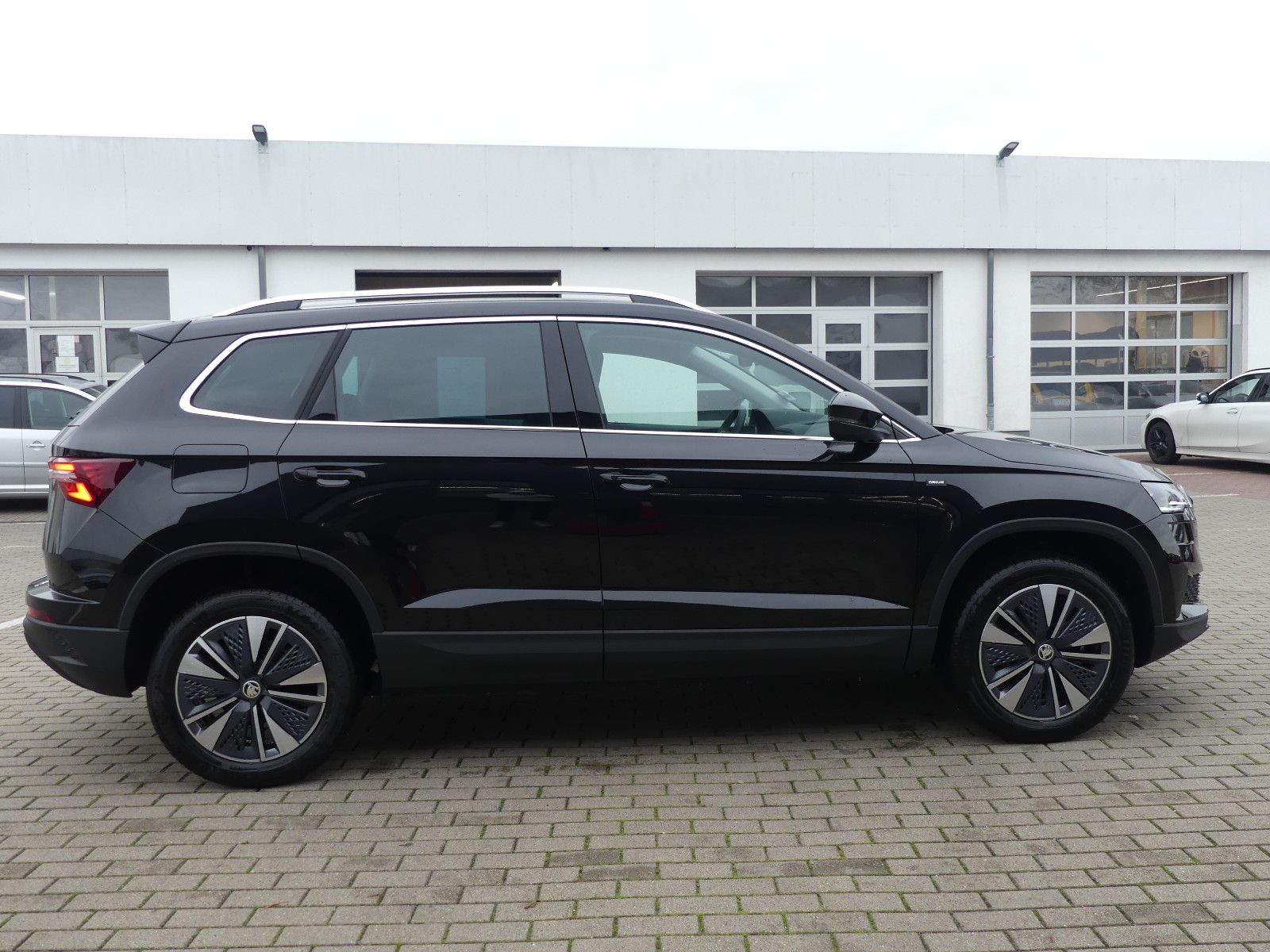 Fahrzeugabbildung SKODA Karoq Drive