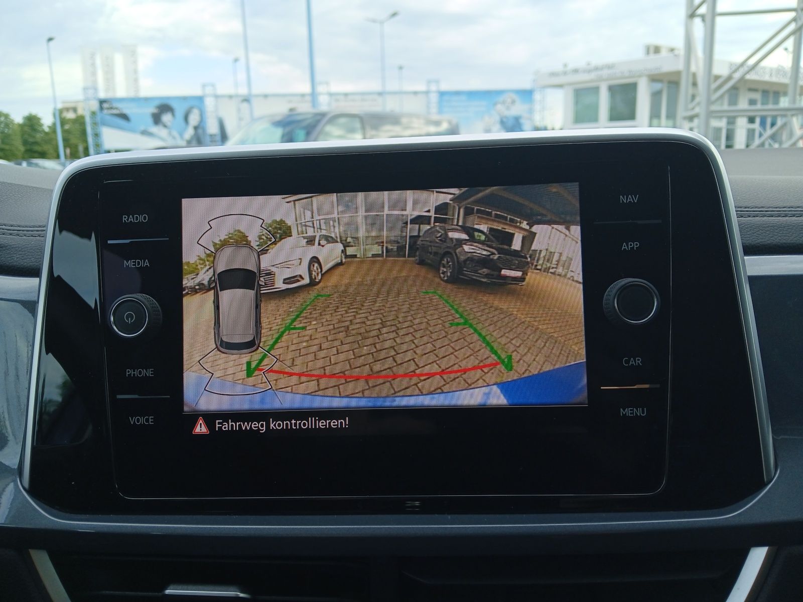 Fahrzeugabbildung Volkswagen T-Roc TSI Style Matrix AHK Kamera ACC Keyless Na