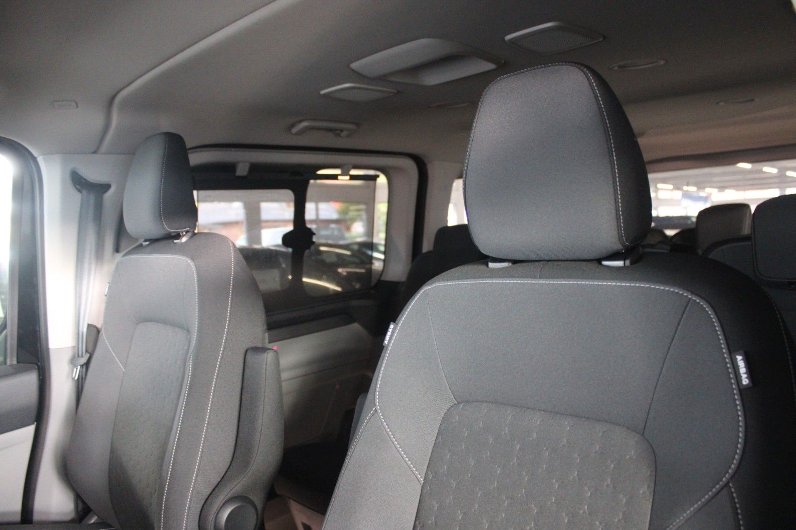 Fahrzeugabbildung Ford Tourneo Custom L1 Titanium 8-Sitze LED NAVI CAM