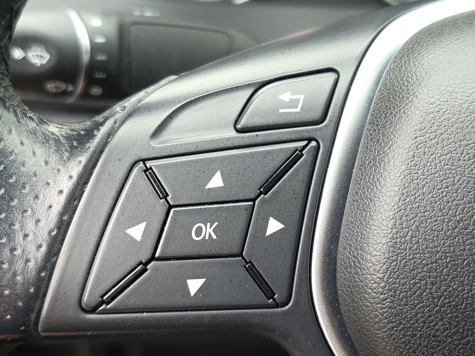 Fahrzeugabbildung Mercedes-Benz C 200 CGI BlueEfficiency AVANTGARDE/AUTOMATIK