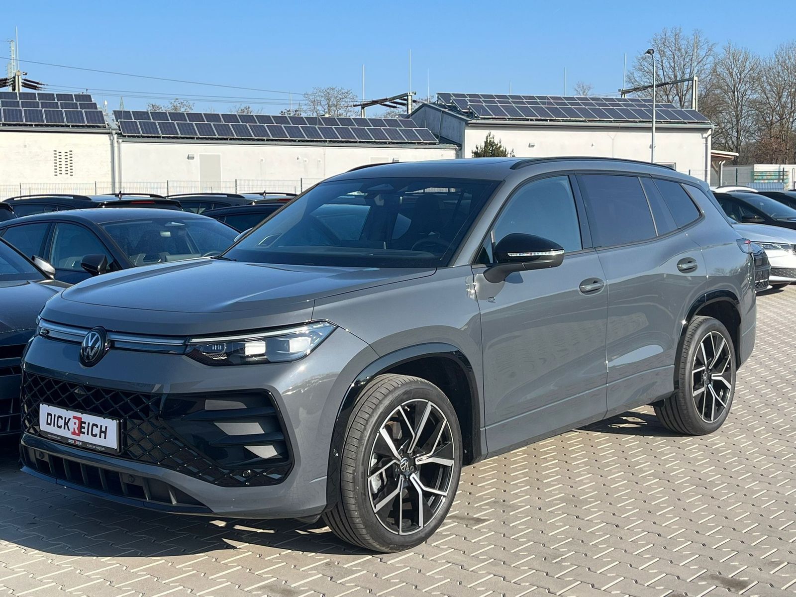 Fahrzeugabbildung Volkswagen Tayron 2.0 TDI 4M R-Line BLACK*7Si*MATRIX*PANO