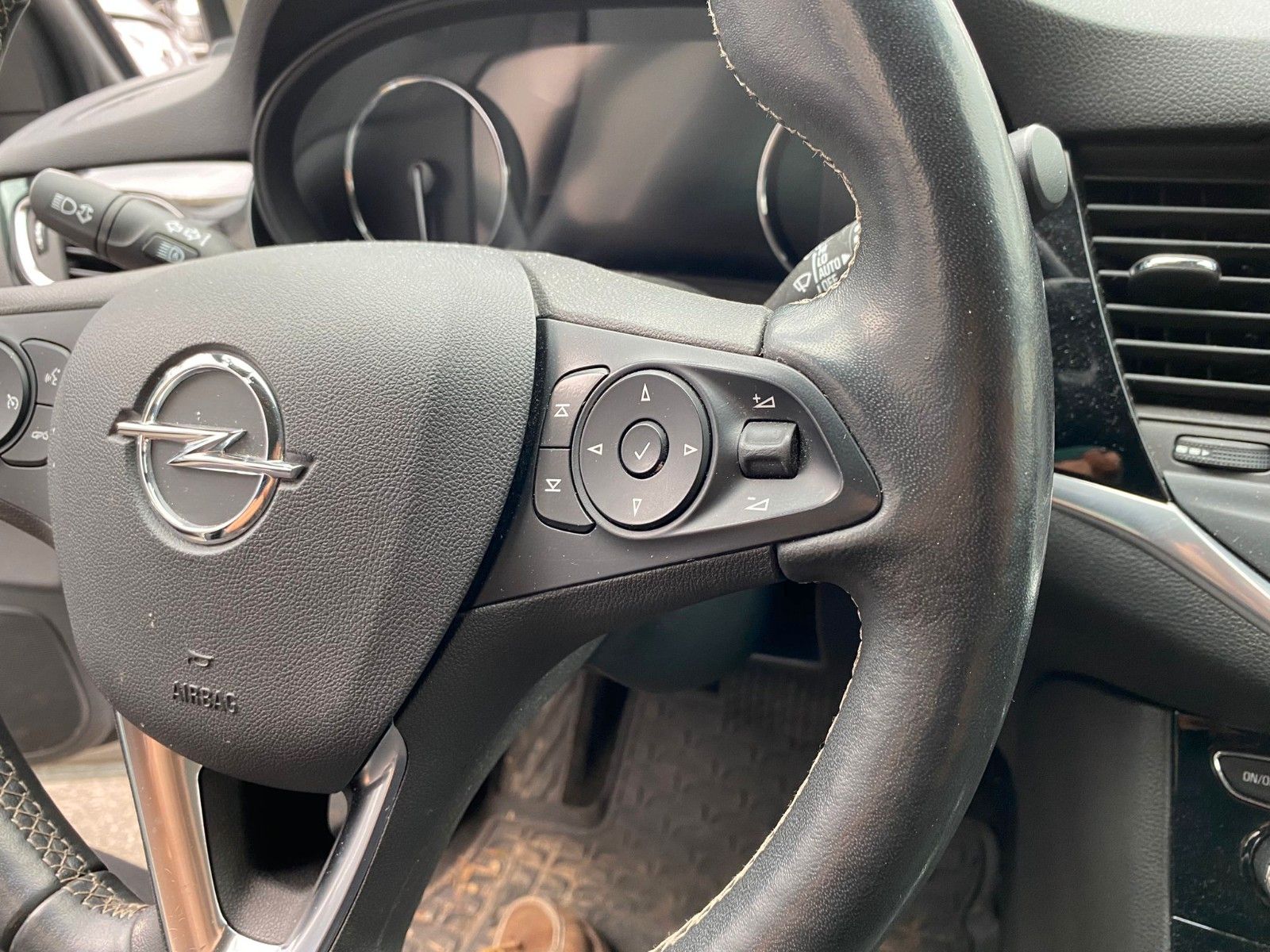 Fahrzeugabbildung Opel Astra K ST 1.5D ELEGANCE NAVI/LED/KAMERA/SH/DAB+