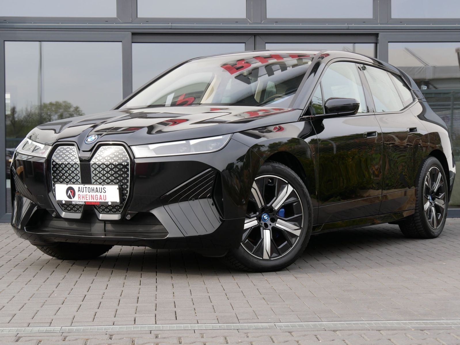 BMW iX xDrive40 1. HAND HEAD UP 