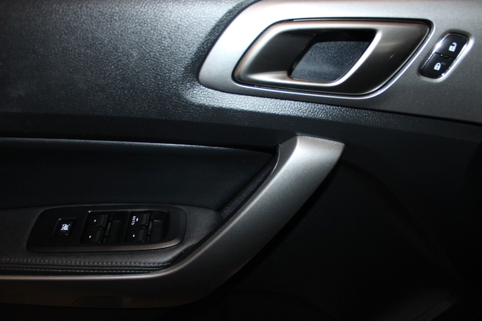 Fahrzeugabbildung Ford Ranger Limited Aut. LED AHK STDHZ HARDTOP uvm.